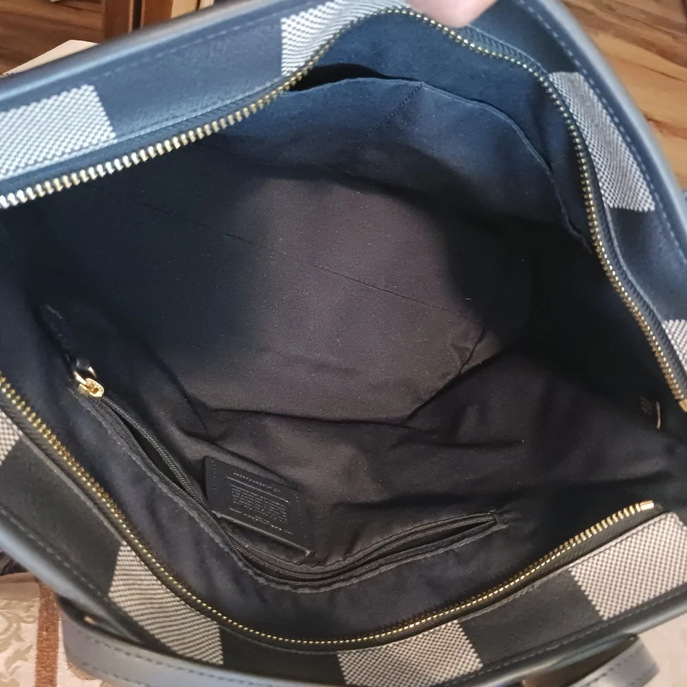 HP🎉🎉Coach Buffalo Plaid City Navy and Ivory Tote F66929 EUC 11"w X 10"h X 7"w - Picture 7 of 16